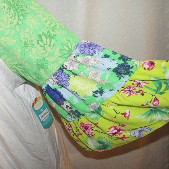 Pioneer Woman white dress with floral flared sleeves, Size XXXXL(24) - Picture 4 of 8